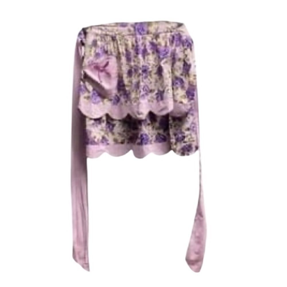 Vintage women’s floral, two tiered apron with heart pocket size, small/medium